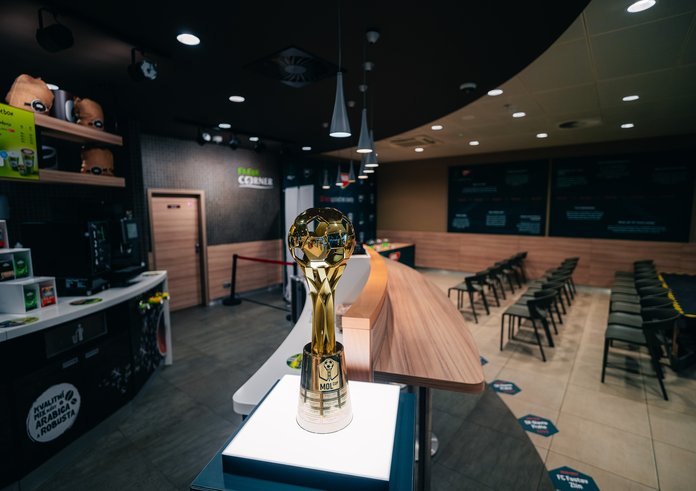 Čtvrtfinále poháru se losovalo na čerpací stanici.