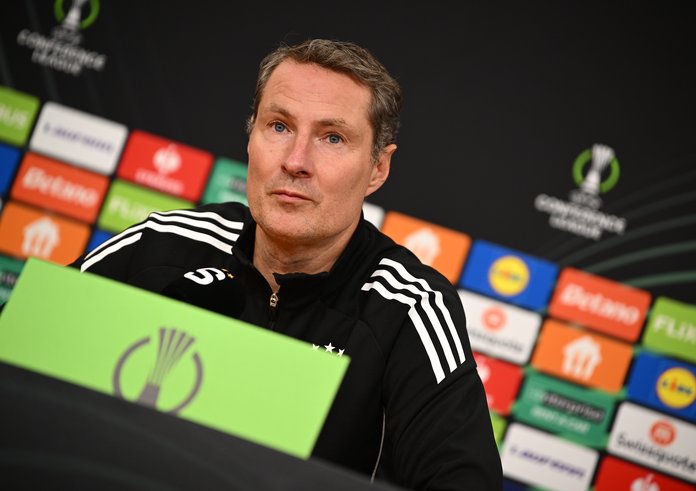 Trenér Sparty Brian Priske před utkáním s Aberdeenem.