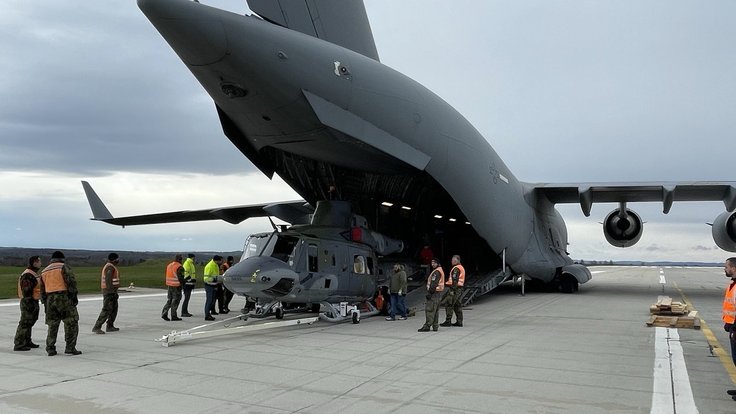 Do Náměště dorazily dva nové vrtulníky UH-1Y Venom.
