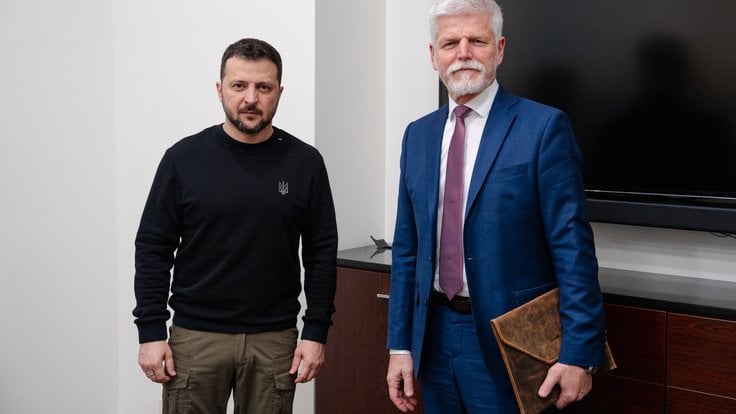 Ukrajinský prezident Volodymyr Zelenskyj s českým protějškem Petrem Pavlem ve Vilniusu. Foto: 11. 4. 2024