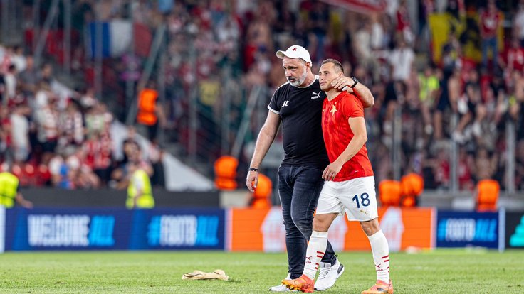 Zklamaný trenér Jindřich Trpišovský a kapitán Jan Bořil.