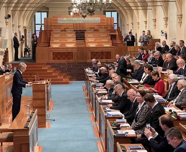 Senátoři si za předsedu znovu zvolili Miloše Vystrčila.