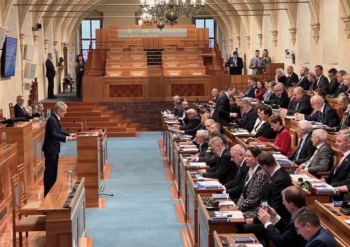 Senátoři si za předsedu znovu zvolili Miloše Vystrčila.