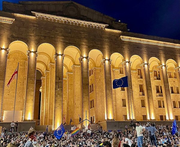 Georgians_protesting_against_homophobia_in_downtown_Tbilisi