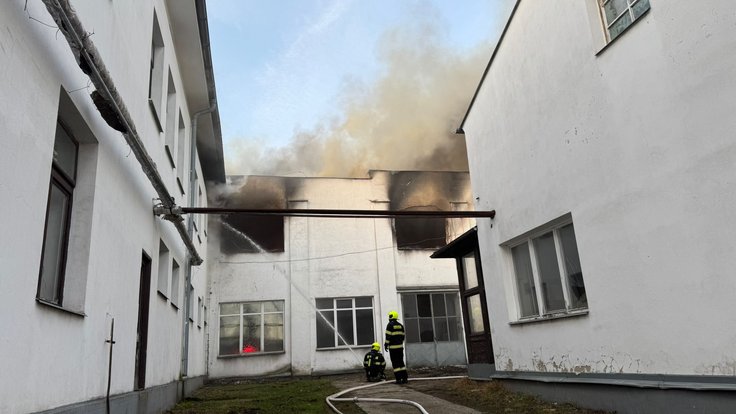 Požár průmyslové haly ve Frýdlantu nad Ostravicí