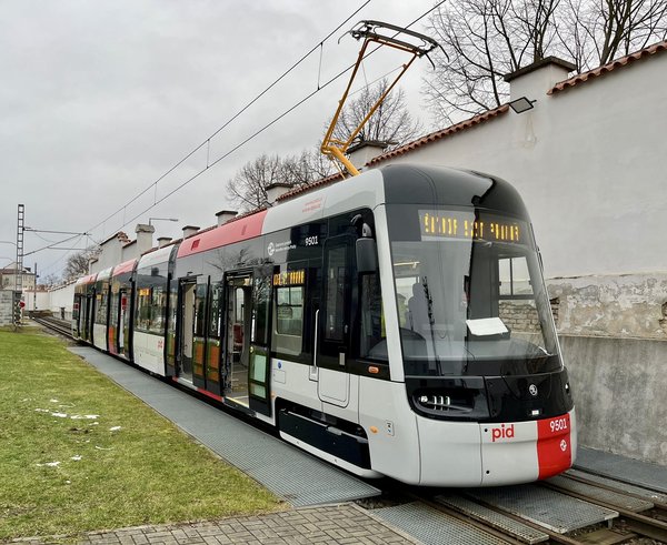 Tramvaj Škoda ForCity Plus 52T