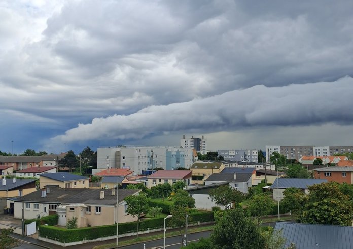 Tlaková níže Ines nad Itálií
