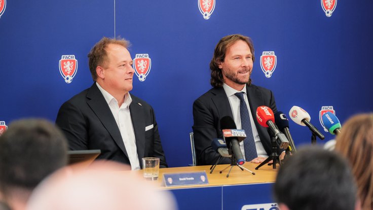 Předseda FAČR David Trunda a manažer reprezentací Pavel Nedvěd.