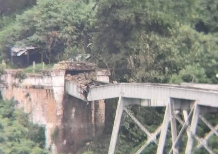 Goteik_viaduct_2,_Shan_State,_Myanmar