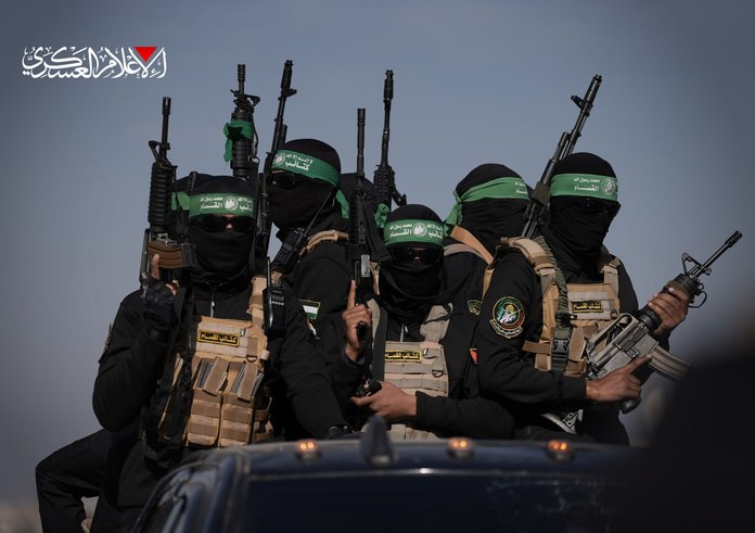 Hamas_fighter_with_M4_in_Gaza