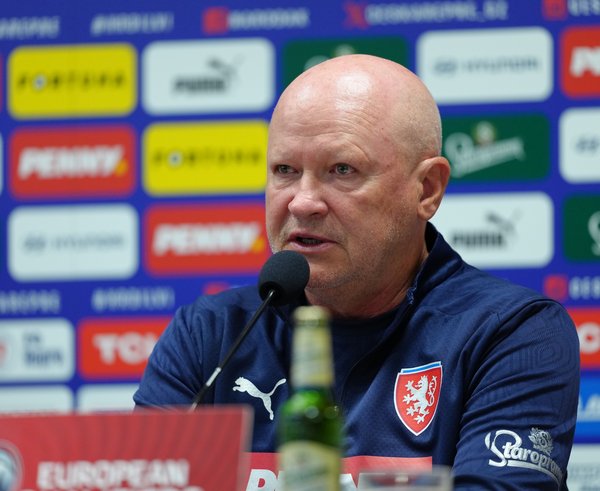 Ivan Hašek před utkáním s Černou Horou.