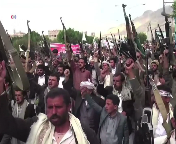 Houthis_protest_against_airstrikes_4