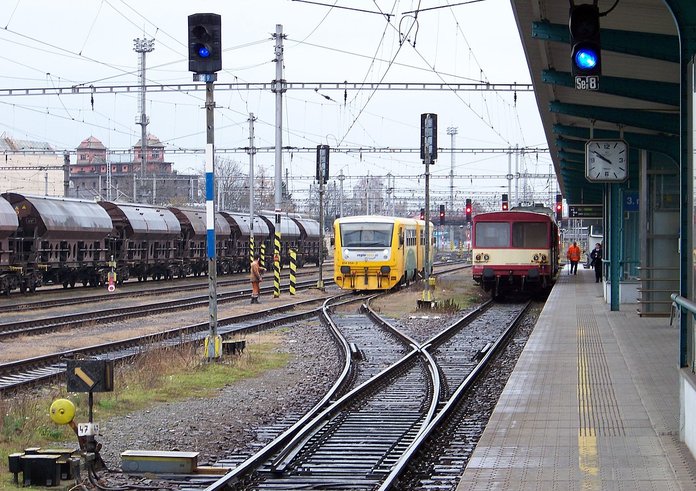 Hradec_Králové_hlavní_nádraží,_motoráky