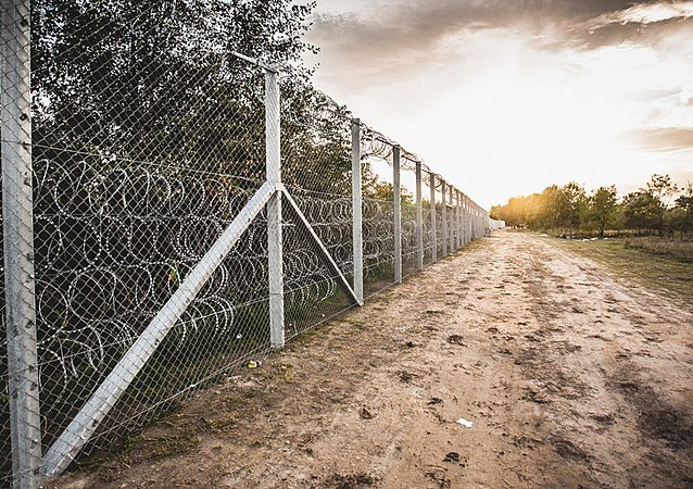 Hungary-Serbia_border_barrier