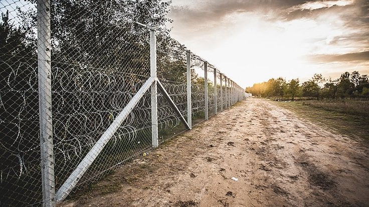 Hungary-Serbia_border_barrier