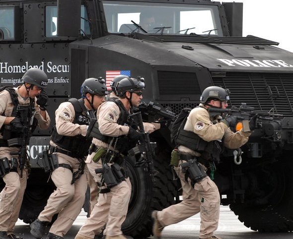 ICE_HSI_Special_Response_Team_(SRT)_training_using_armored_vehicle