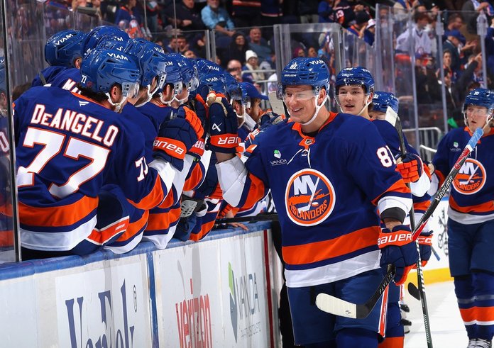 Ondřej Palát oslavuje premiérový gól v dresu Islanders