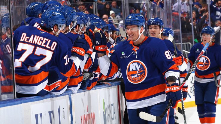 Ondřej Palát oslavuje premiérový gól v dresu Islanders