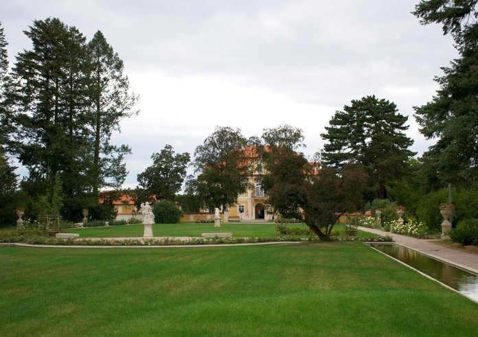 Zrevitalizovaný zámecký park