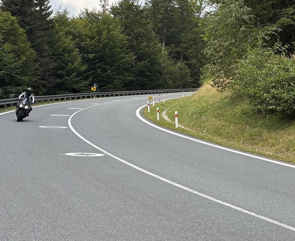 Nové vodorovné značení pro motorkáře