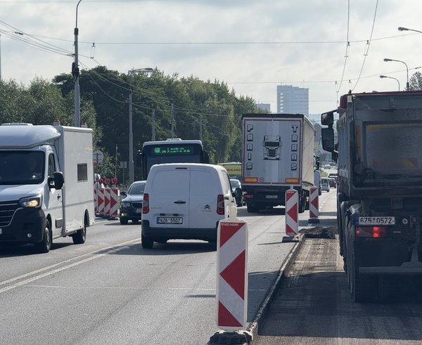Oprava frekventované silnice I/49