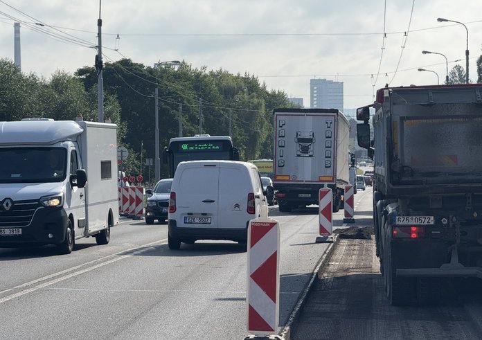 Oprava frekventované silnice I/49