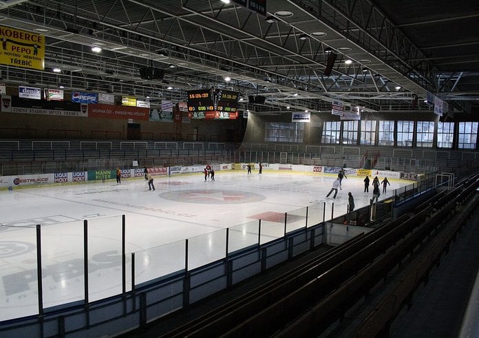 Ice_rink_in_Mann+Hummel_Arena_Třebíč,_Třebíč_District