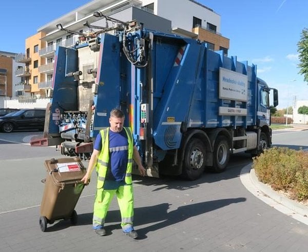 V ulicích Hradce Králové přibilo více než 200 speciálních nádob na gastroodpad.