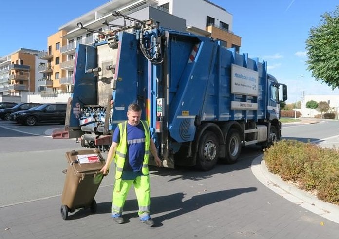 V ulicích Hradce Králové přibilo více jak 200 speciálních nádob na gastroodpad.