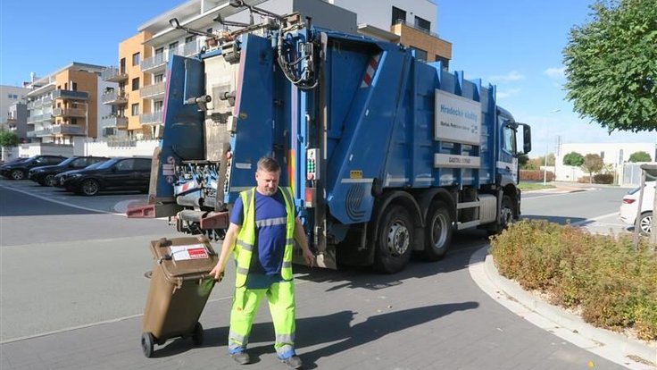 V ulicích Hradce Králové přibilo více jak 200 speciálních nádob na gastroodpad.