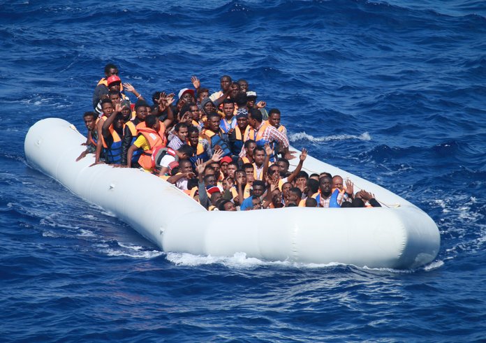 Inflatable_boat_carrying_migrants_approaching_USS_Carney_(DDG-64)_in_the_Mediterranean_160729-N-EU999-004