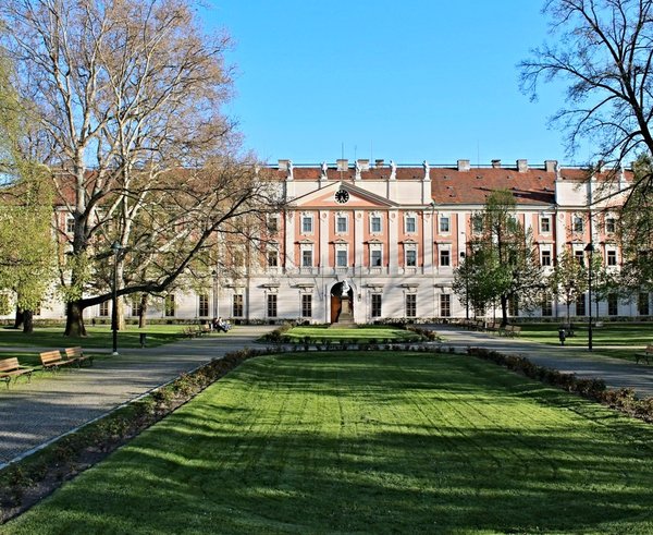 Invalidovna_čelo_3
