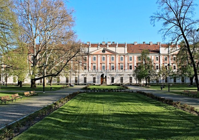 Invalidovna_čelo_3