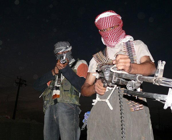 Iraqi_insurgents_with_guns,_2006