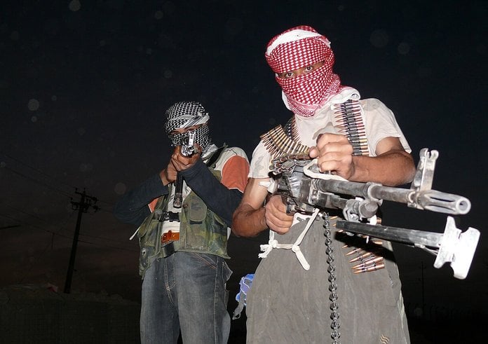 Iraqi_insurgents_with_guns,_2006