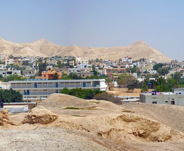 Jericho_cityscape_from_wall_ruins