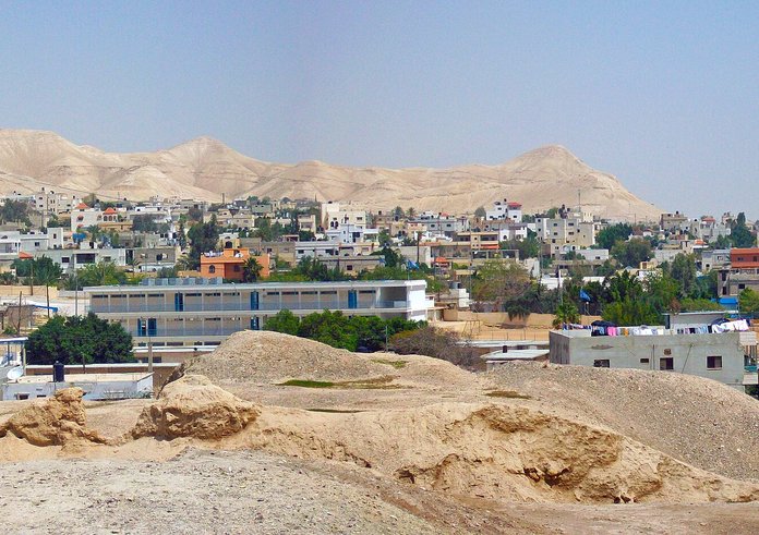 Jericho_cityscape_from_wall_ruins