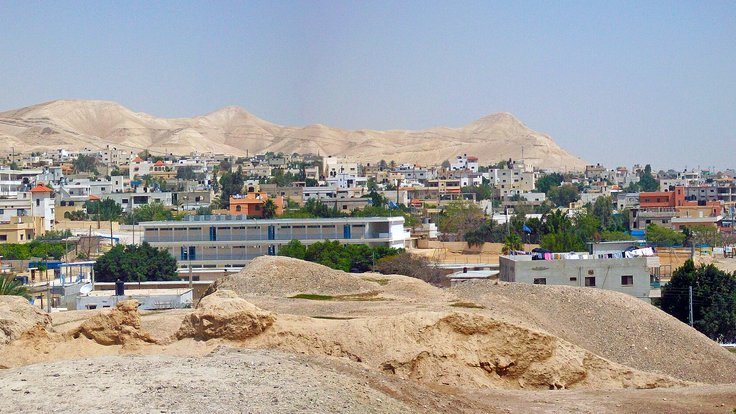 Jericho_cityscape_from_wall_ruins