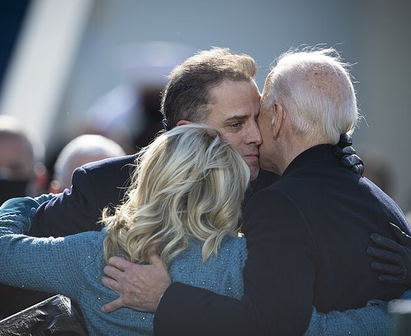 Jill,_Joe_and_Hunter_Biden_during_the_59th_presidential_inauguration