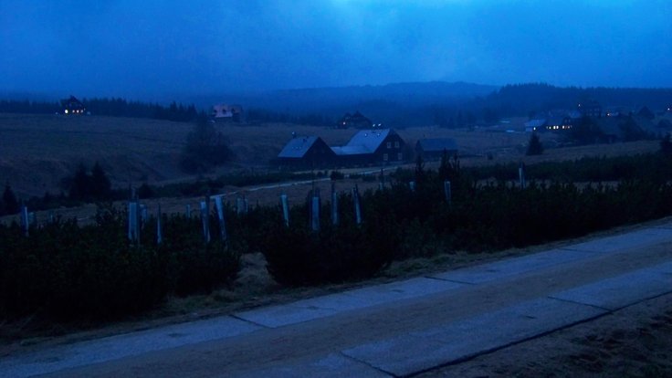 Jizerka,_Stará_celnice_a_panelová_cesta