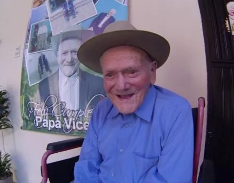 Nejstarší žijící muž na světě, Juan Vicente Pérez.