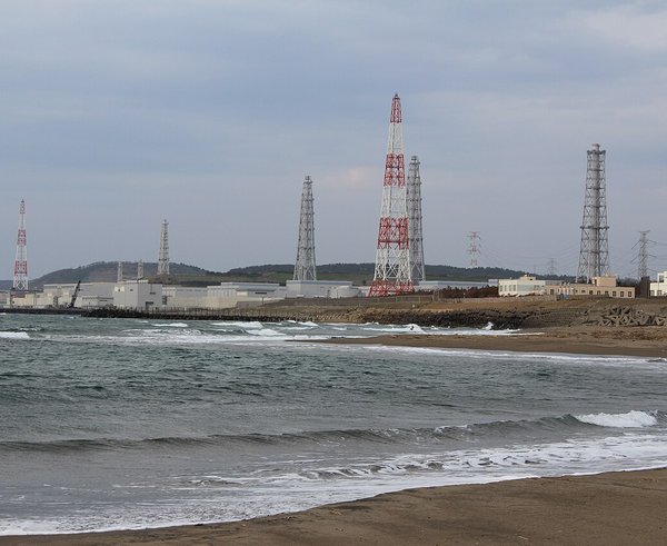 Kashiwazaki-Kariwa_Nuclear_Power_Plant_Seaside_View
