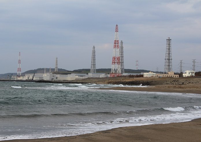 Kashiwazaki-Kariwa_Nuclear_Power_Plant_Seaside_View