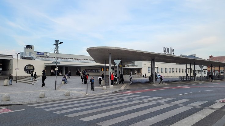 Kolín,_nádražní_budova_a_autobusový_terminál