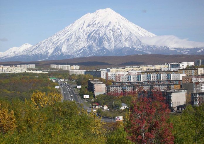 Koryaksky_volcano_Petropavlovsk-Kamchatsky_oct-2005