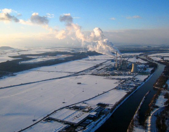 Labe,_Křivenice,_Elektrárna_Mělník,_Říp_(leden_2007)