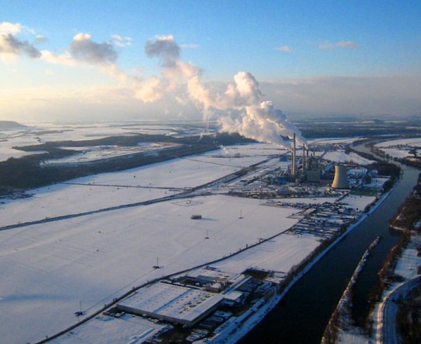 Labe,_Křivenice,_Elektrárna_Mělník,_Říp_(leden_2007)