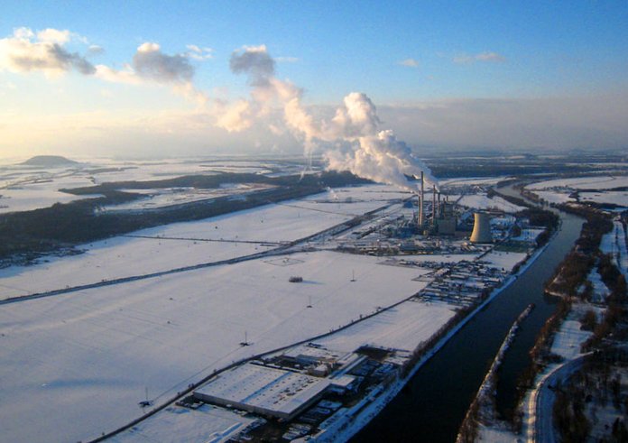 Labe,_Křivenice,_Elektrárna_Mělník,_Říp_(leden_2007)