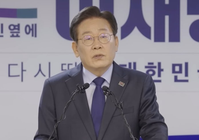 Lee_Jae-myung_announces_candidacy_for_Democratic_Party_leader_20240710_(03)