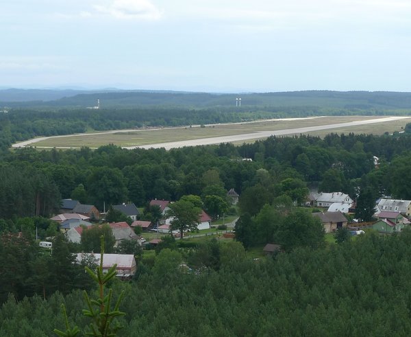 Letiste_Hradcany_s_vrchu_1